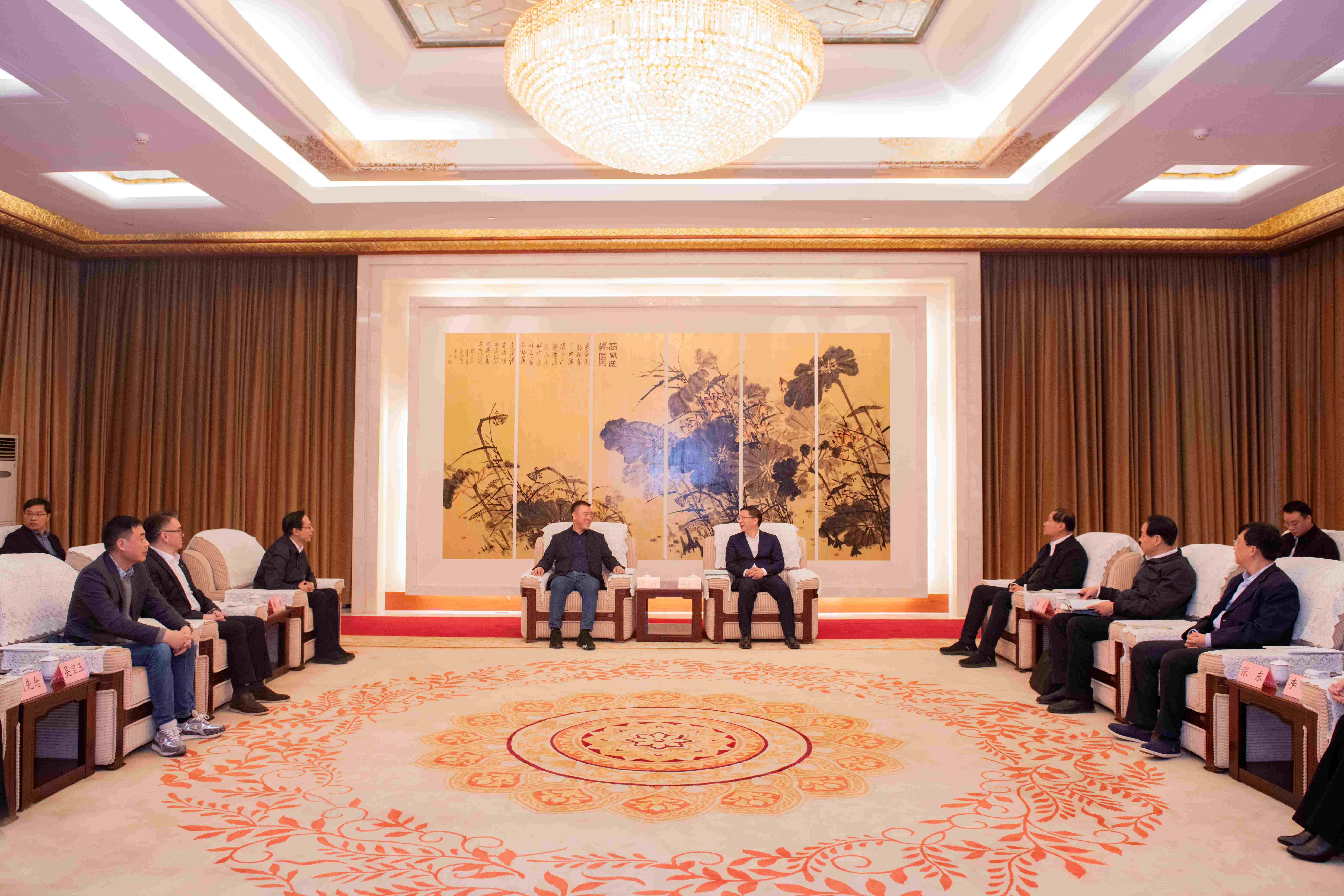 jiuyou.com九游科技董事长陈涛带领深圳市和惠州市企业家前往济宁市考察交流 